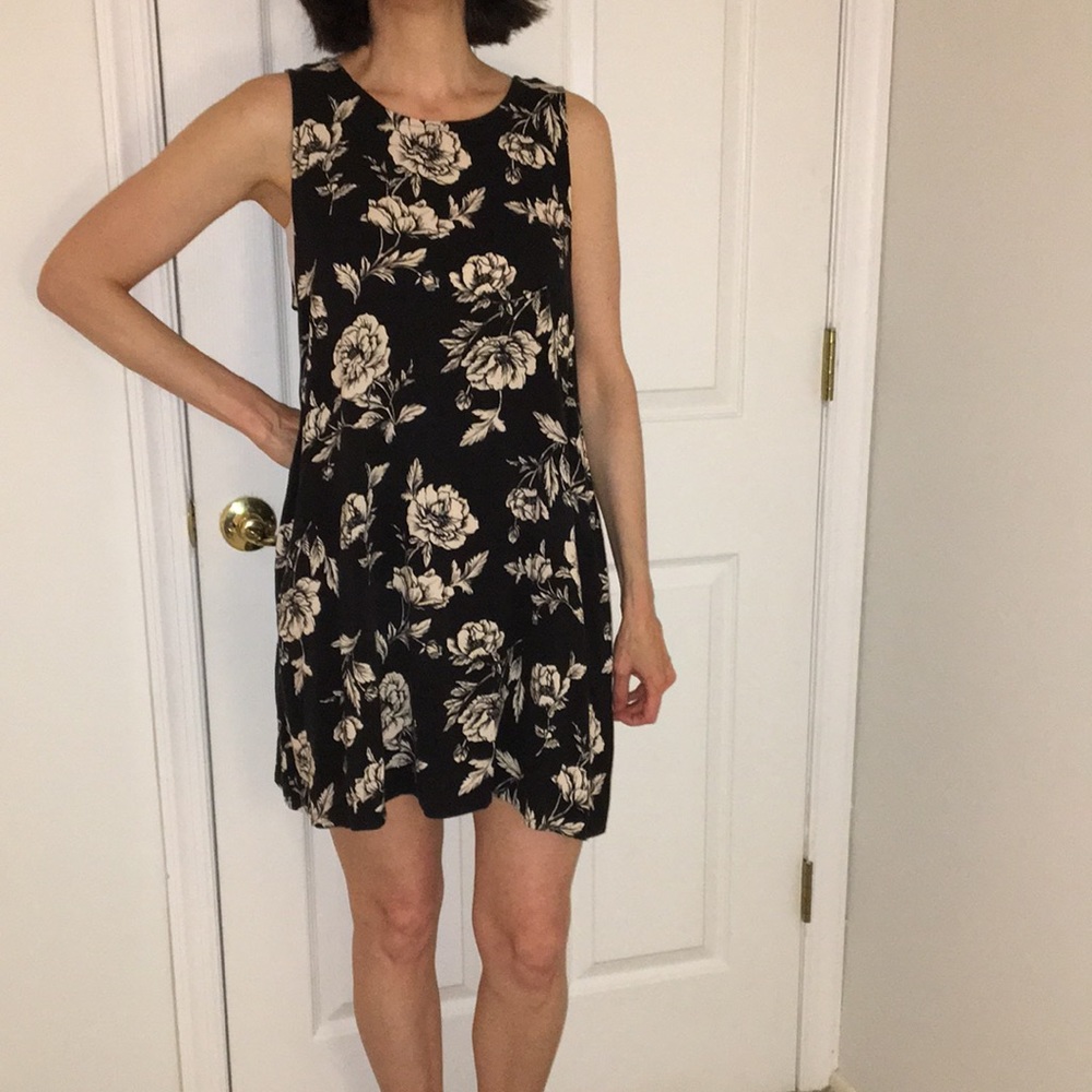 Black & Beige Floral Summer Dress - Size: Large
